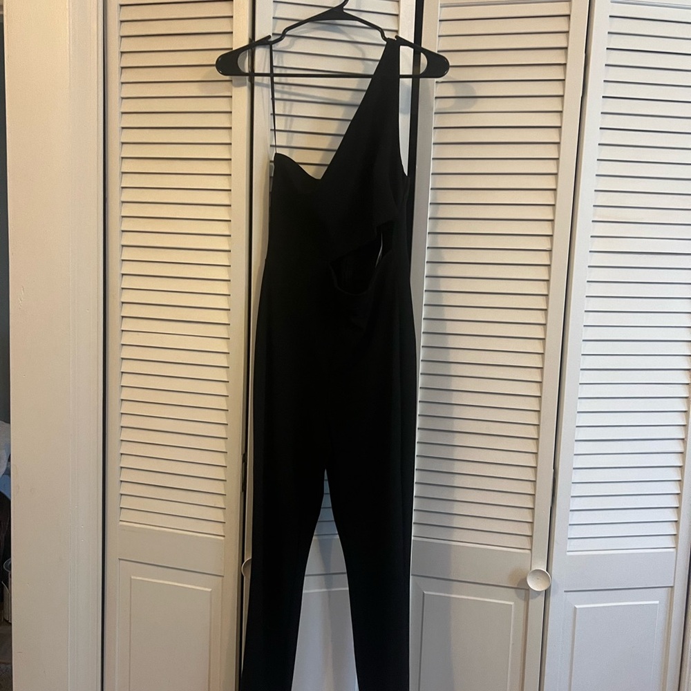 Jumpsuit never worn 
Cutout in the middle